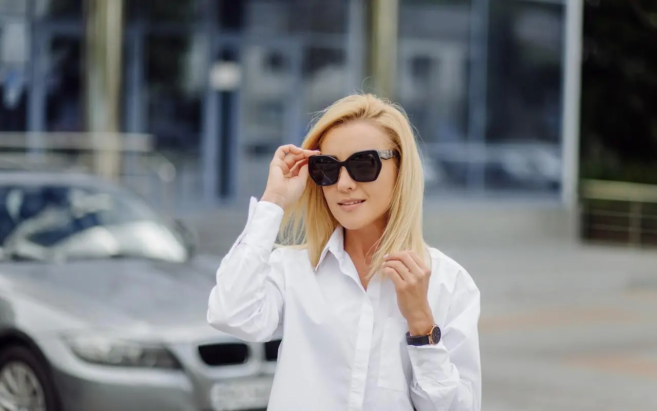 Najmodniejsze okulary przeciwsłoneczne dla kierowców – trendy 2025